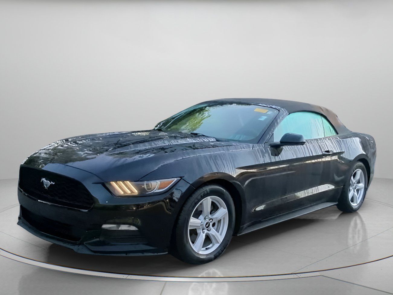 Used 2016 Ford Mustang Convertible RWD image 12