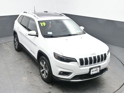 Used 2019 Jeep Cherokee Limited image 25