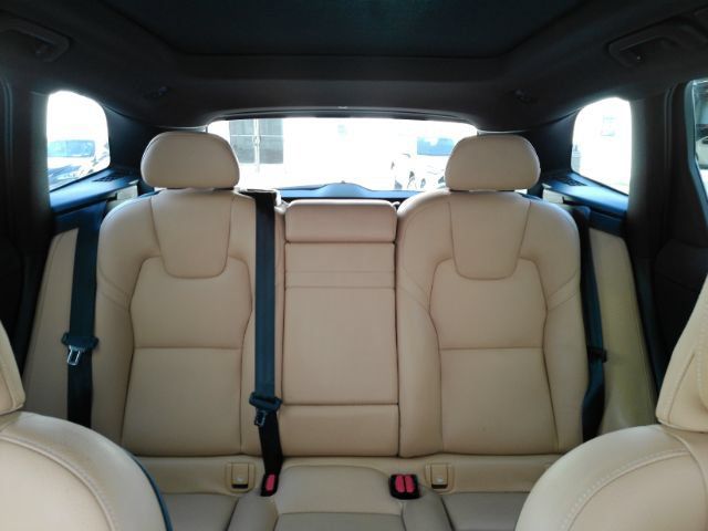Used 2019 Volvo XC60 T5 Momentum w/ Premium Package FWD image 34