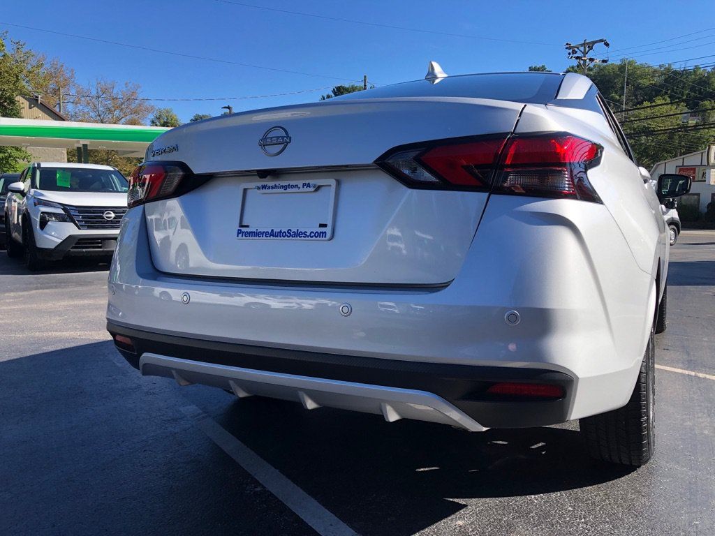 Used 2025 Nissan Versa SV FWD image 4