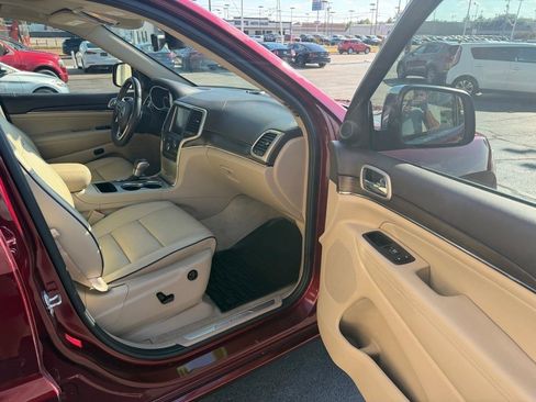 Used 2017 Jeep Grand Cherokee Overland RWD image 8