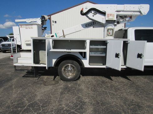 Used 2017 Ford F550 2WD Crew Cab Super Duty image 23