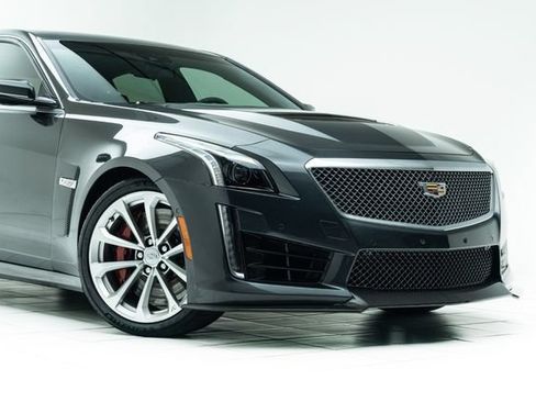 Used 2018 Cadillac CTS V w/ Carbon Fiber Package RWD image 4