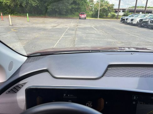 Used 2026 Kia Carnival FWD image 36