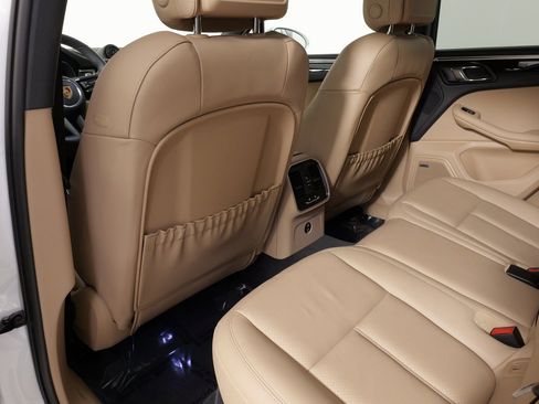 Used 2025 Porsche Macan image 41