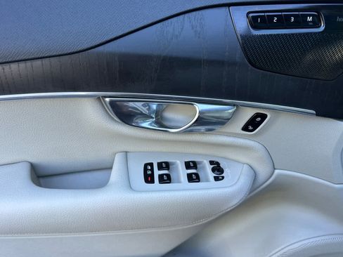 Used 2020 Volvo XC90 T8 Momentum w/ Protection Package Premier image 12