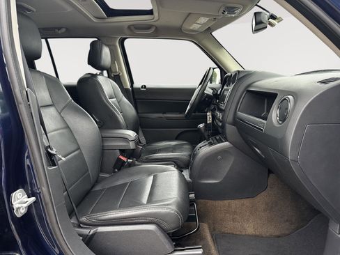 Used 2017 Jeep Patriot High Altitude AWD/4WD image 22