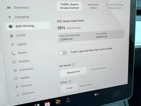 Used 2023 Tesla Model Y Long Range AWD/4WD image 28