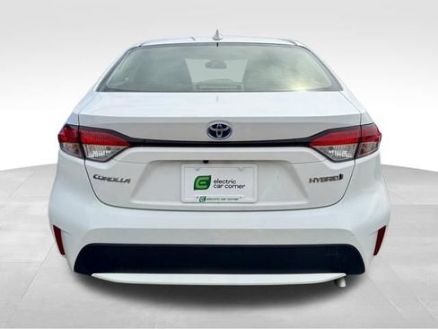 Used 2021 Toyota Corolla LE image 5