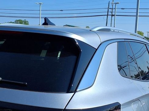 New 2025 Volkswagen Tiguan SE FWD image 25