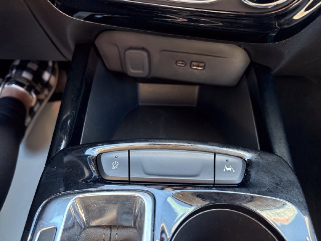 Used 2025 Chevrolet Trax LT FWD image 18