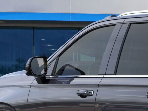 New 2026 Chevrolet Suburban Premier image 12