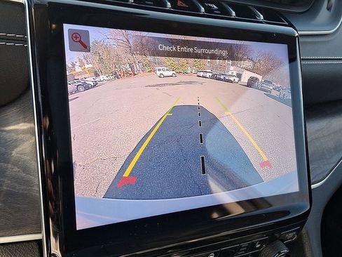 Used 2022 Jeep Grand Cherokee Limited AWD/4WD image 19