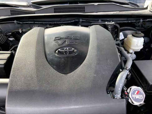 Used 2021 Toyota Tacoma TRD Sport w/ TRD Premium Sport Package AWD/4WD image 28