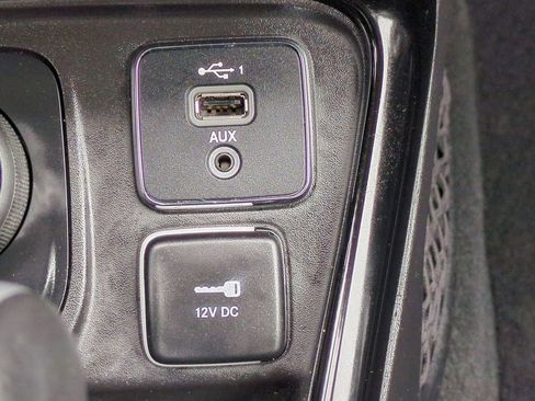 Used 2020 Jeep Compass Limited image 32