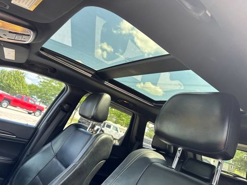 Used 2014 Jeep Grand Cherokee Limited w/ Luxury Group II AWD/4WD image 37