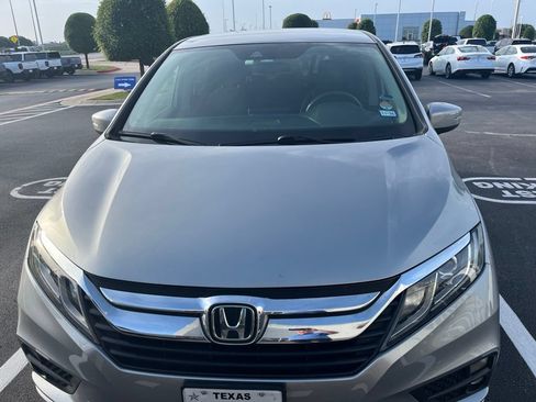 Used 2019 Honda Odyssey EX image 2