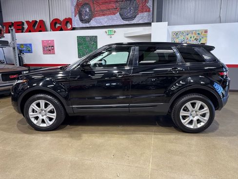 Used 2017 Land Rover Range Rover Evoque SE Premium image 6