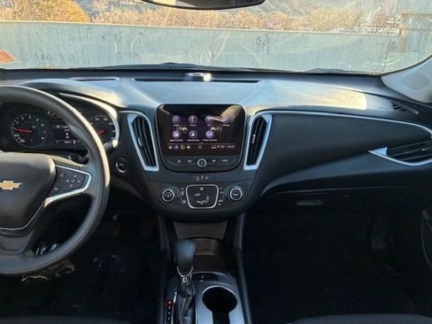 Used 2023 Chevrolet Malibu LS image 14