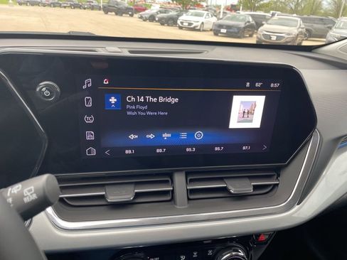 Used 2025 Chevrolet Trax LT w/ LT Convenience Package FWD image 21