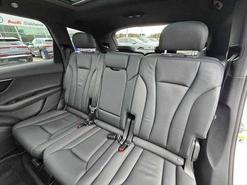 Used 2023 Audi Q7 2.0T Premium w/ Towing Package AWD/4WD image 18