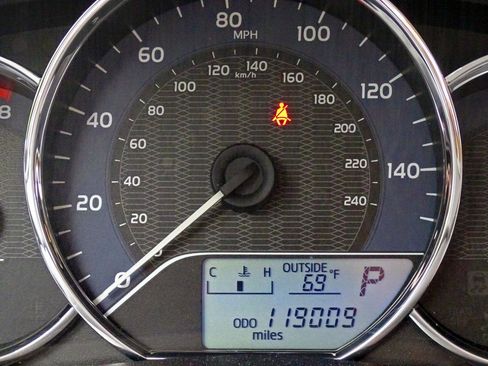 Used 2014 Toyota Corolla LE FWD image 35