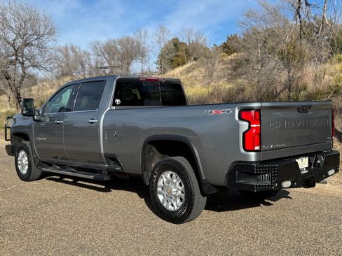 Used 2024 Chevrolet Silverado 2500 LTZ w/ LTZ Plus Package image 8