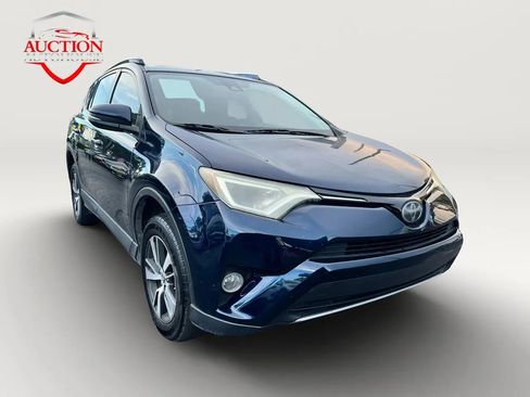 Used 2018 Toyota RAV4 XLE FWD image 3