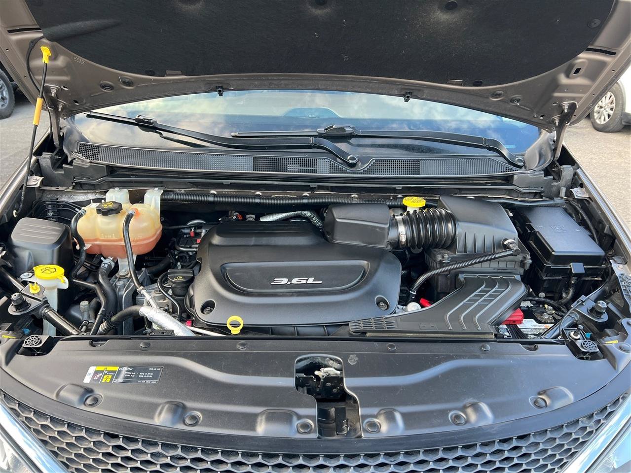 Used 2018 Chrysler Pacifica Limited FWD image 15