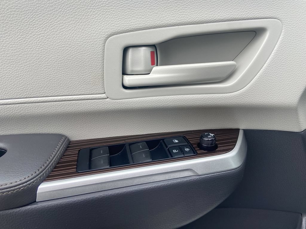 Used 2021 Toyota Sienna LE FWD image 23
