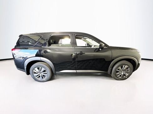 New 2025 Nissan Pathfinder S image 4