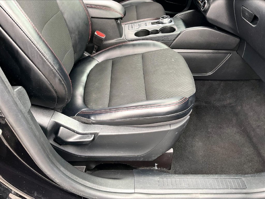 Used 2025 Ford Escape ST-Line Select AWD/4WD image 36