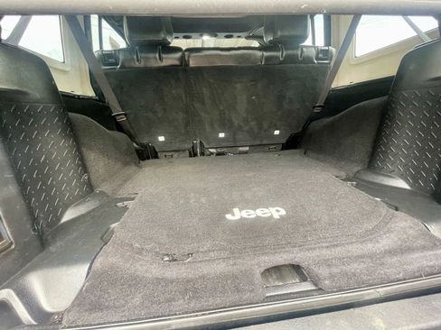 Used 2016 Jeep Wrangler Unlimited Sport image 9