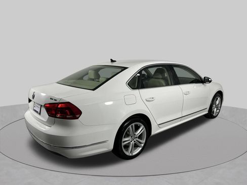 Used 2012 Volkswagen Passat TDI SE FWD image 32