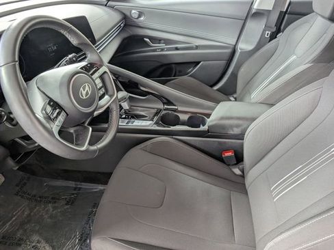 Used 2025 Hyundai Elantra SEL image 14