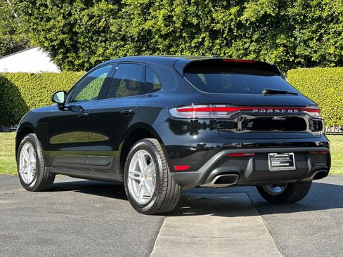 Certified 2025 Porsche Macan AWD/4WD image 3