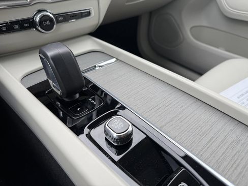 Used 2023 Volvo XC60 B5 Plus w/ Climate Package image 8