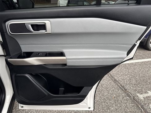 Used 2022 Ford Explorer XLT w/ Equipment Group 202A image 17