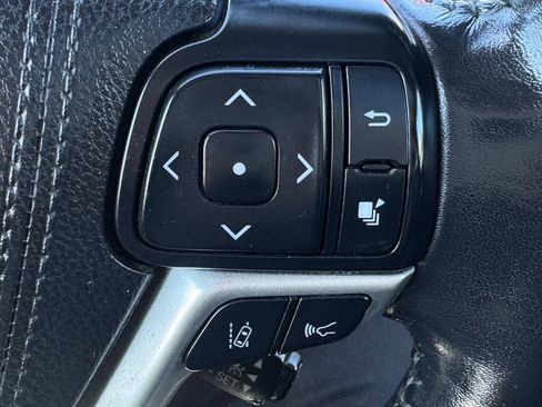 Used 2017 Toyota Highlander SE AWD/4WD image 26
