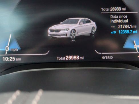 Used 2023 BMW 530e w/ Premium Package image 15