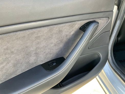 Used 2017 Tesla Model 3 Long Range image 32