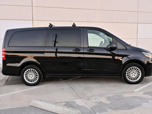 Used 2018 Mercedes-Benz Metris Passenger image 7