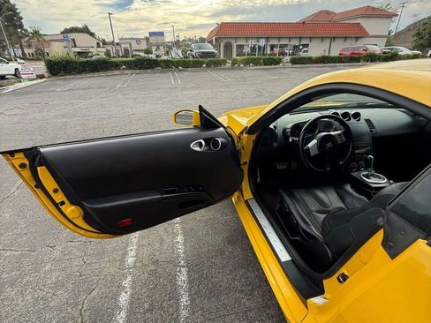 Used 2005 Nissan 350Z 35th Anniversary Edition w/ (N93) Cargo Convenience Pkg image 11
