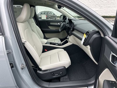 New 2026 Volvo XC40 B4 Plus w/ Climate Package image 20