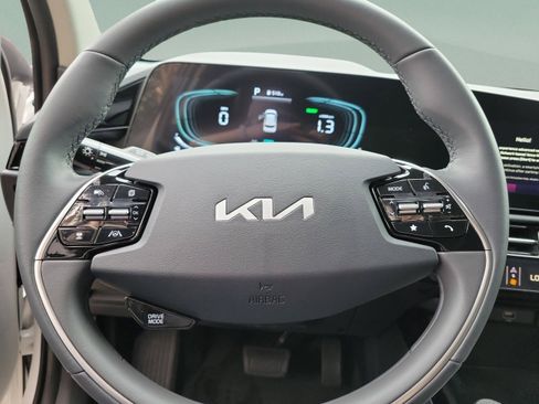 New 2026 Kia Niro EX FWD image 16