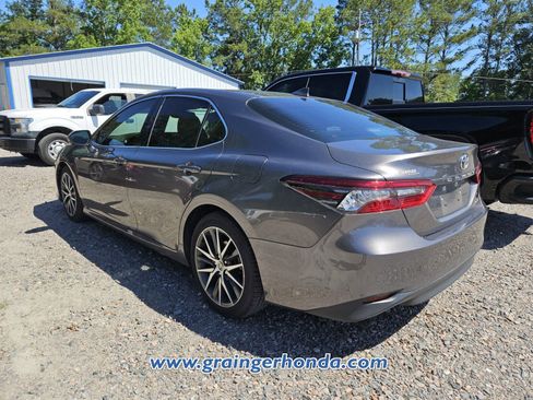 Used 2022 Toyota Camry XLE w/ Navigation Package FWD image 10