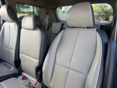 Used 2017 Kia Sedona LX w/ LX Essentials Premium Package FWD image 27