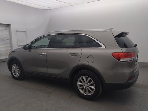 Used 2018 Kia Sorento FWD image 3