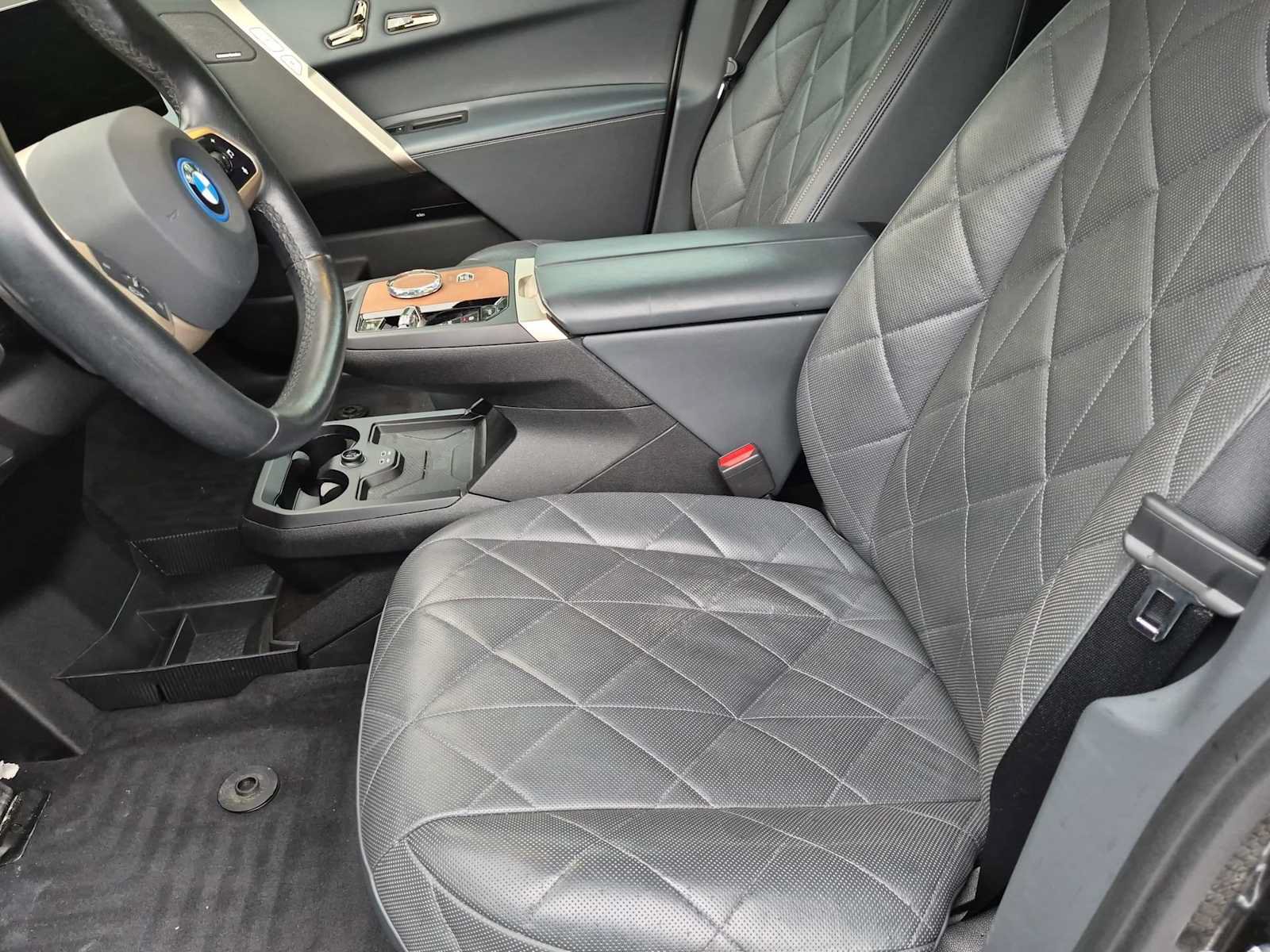 Used 2023 BMW iX xDrive50 w/ Premium Package AWD/4WD image 15