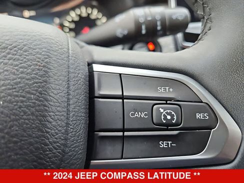Used 2024 Jeep Compass Latitude AWD/4WD image 29